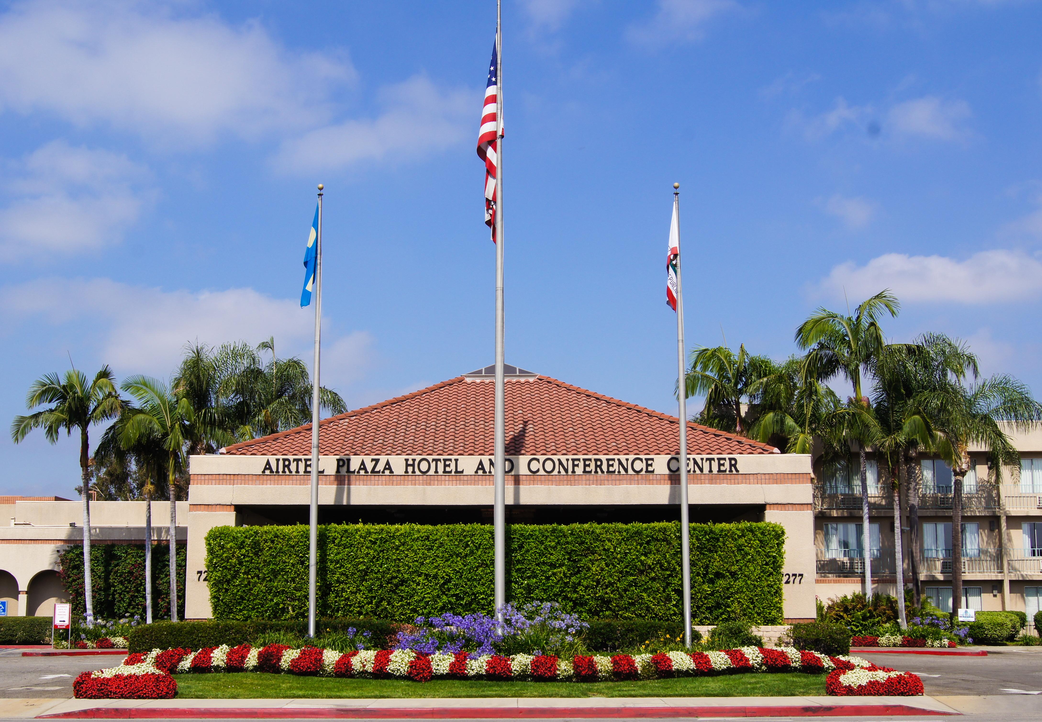 Airtel Plaza Hotel Los Angeles Exterior photo